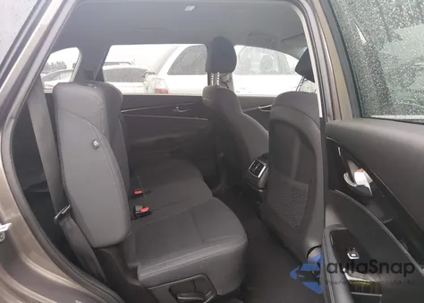 2019 Kia Sorento 3.3L Lx z USA, uszkodzony, nr VIN 5XYPG4A54KG519464